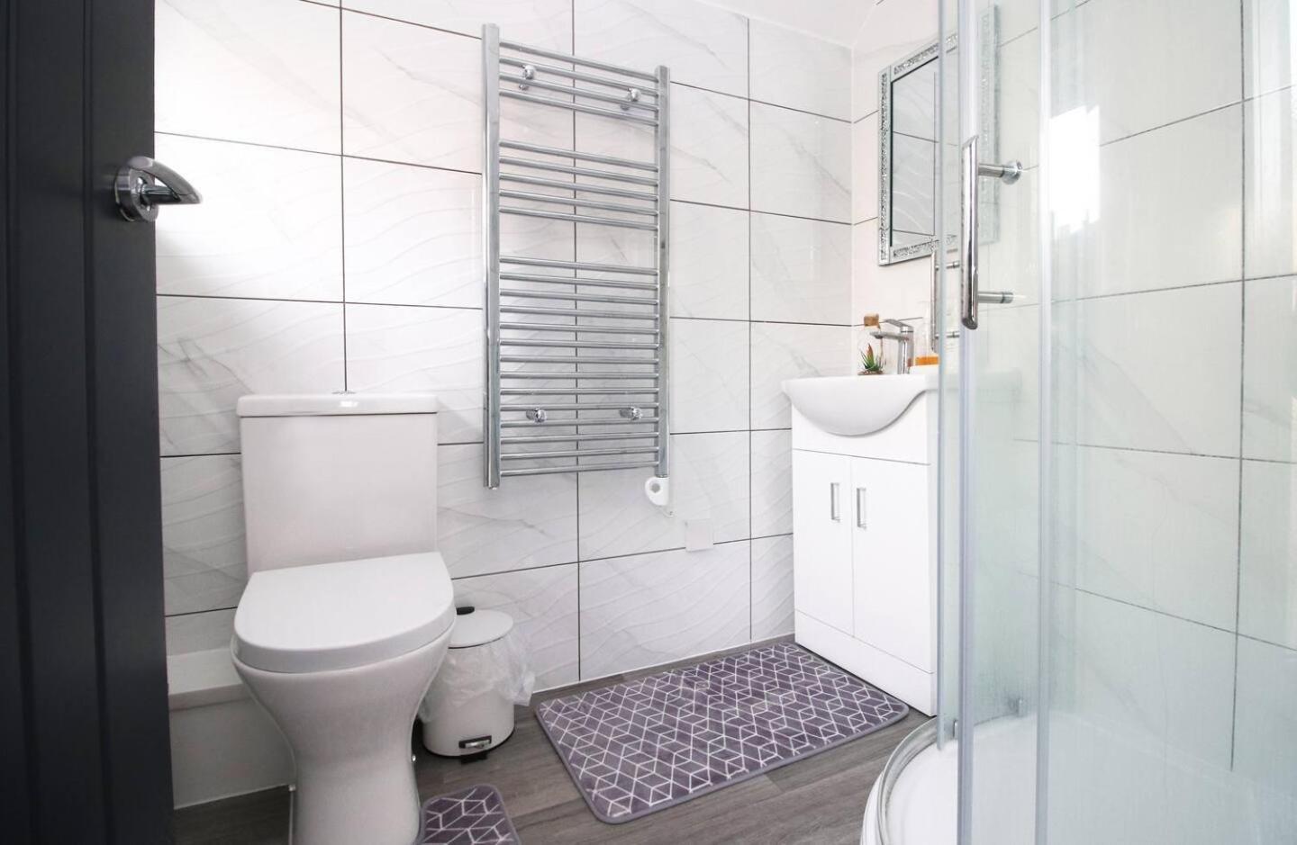 Modern Guesthouse, Fast Wi-Fi, Street Free Parking, Central, Fully Equipped Cardiff Exteriör bild