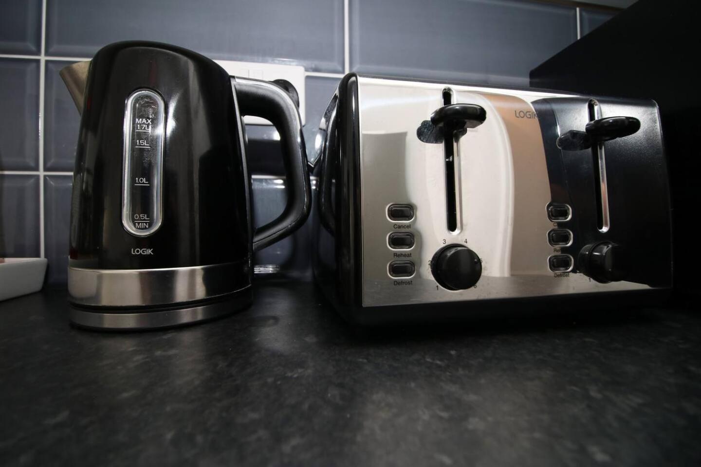 Modern Guesthouse, Fast Wi-Fi, Street Free Parking, Central, Fully Equipped Cardiff Exteriör bild