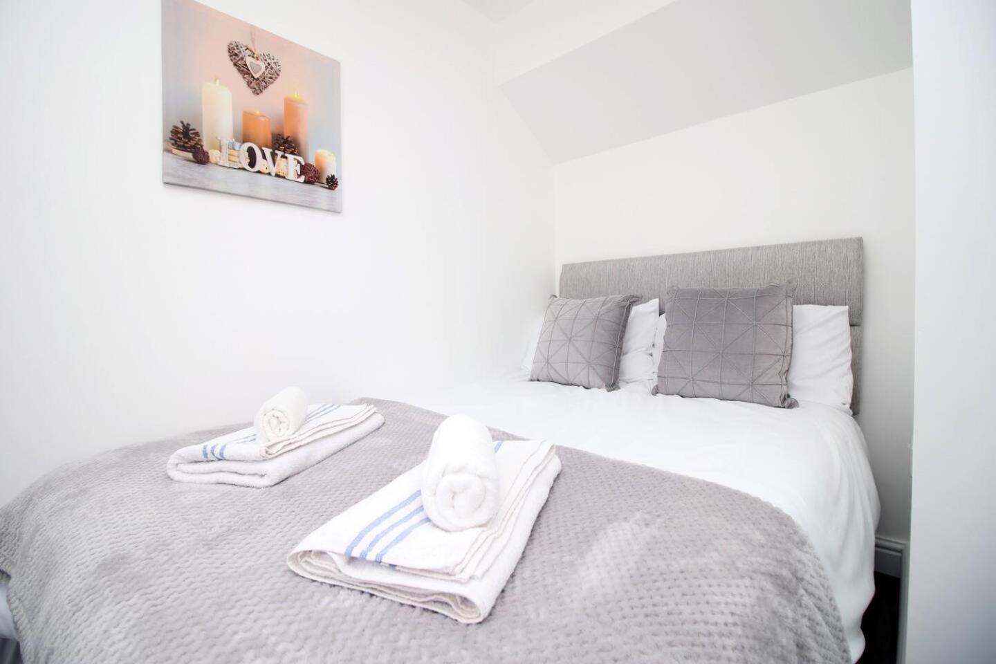 Modern Guesthouse, Fast Wi-Fi, Street Free Parking, Central, Fully Equipped Cardiff Exteriör bild
