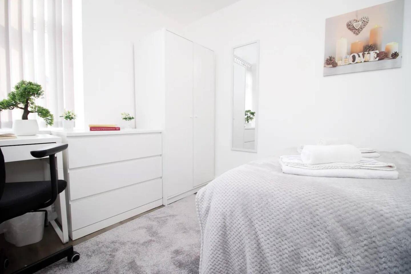 Modern Guesthouse, Fast Wi-Fi, Street Free Parking, Central, Fully Equipped Cardiff Exteriör bild