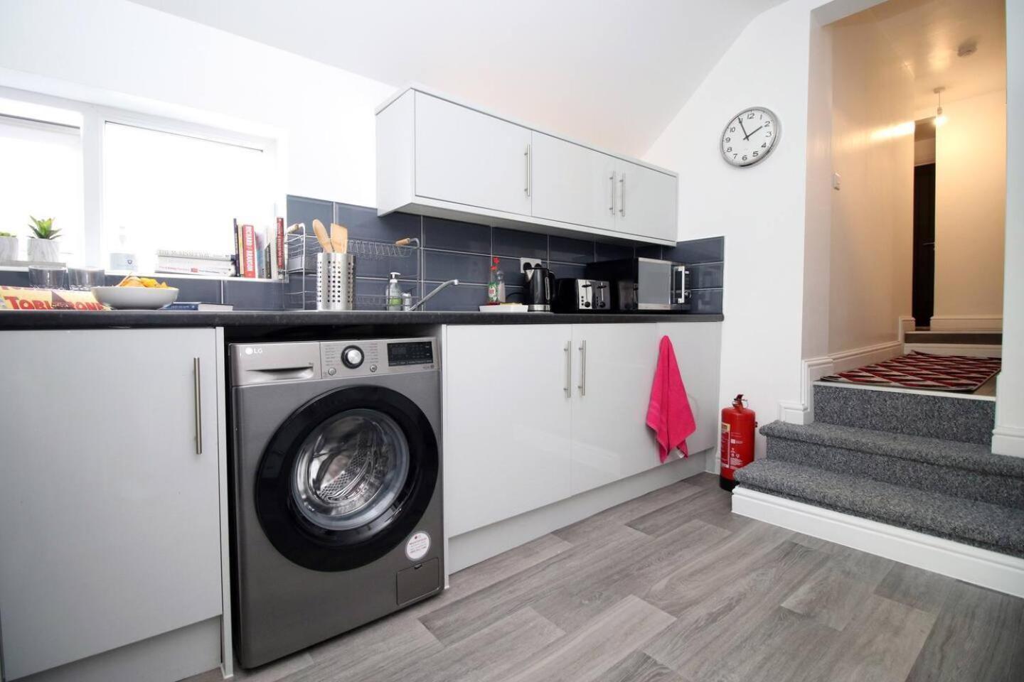 Modern Guesthouse, Fast Wi-Fi, Street Free Parking, Central, Fully Equipped Cardiff Exteriör bild