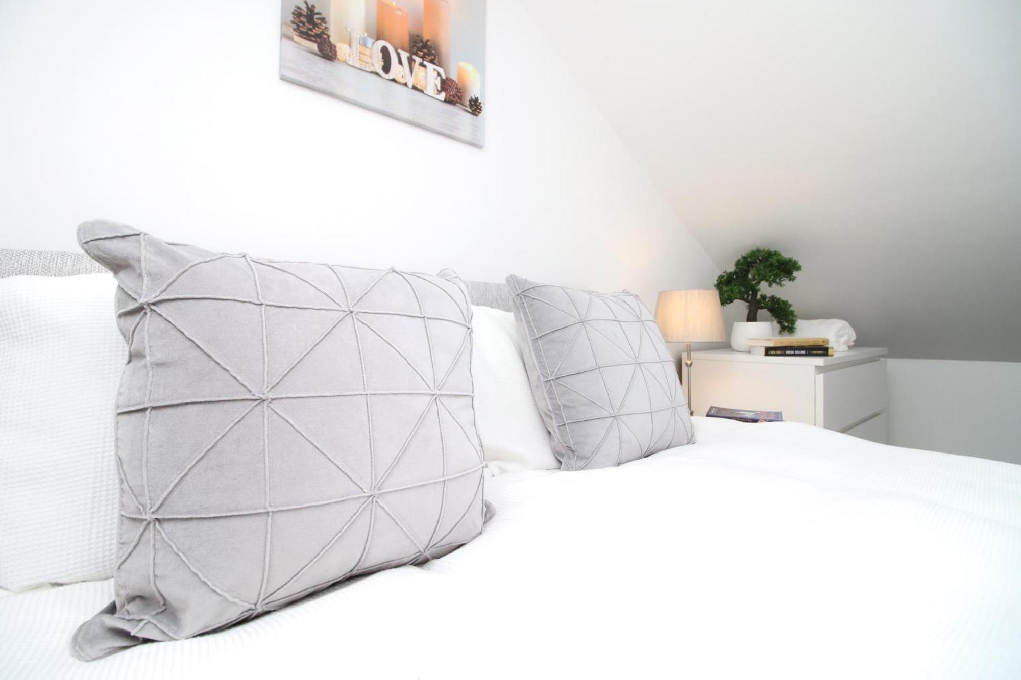Modern Guesthouse, Fast Wi-Fi, Street Free Parking, Central, Fully Equipped Cardiff Exteriör bild