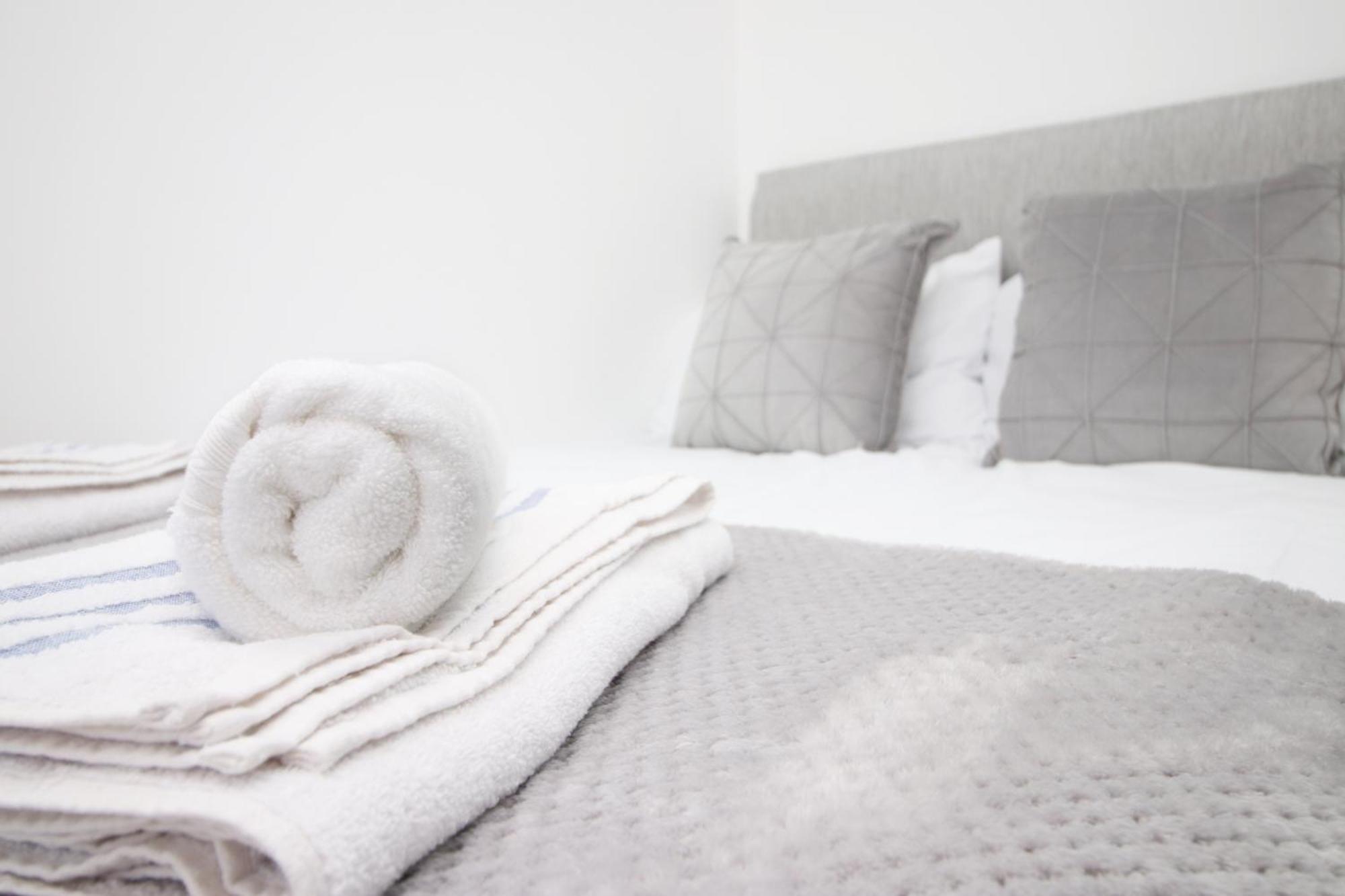 Modern Guesthouse, Fast Wi-Fi, Street Free Parking, Central, Fully Equipped Cardiff Exteriör bild