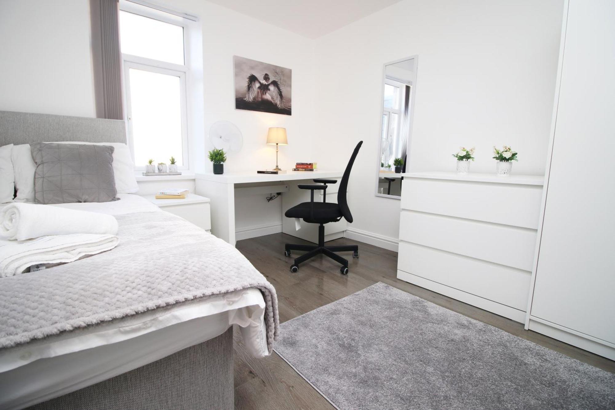 Modern Guesthouse, Fast Wi-Fi, Street Free Parking, Central, Fully Equipped Cardiff Exteriör bild