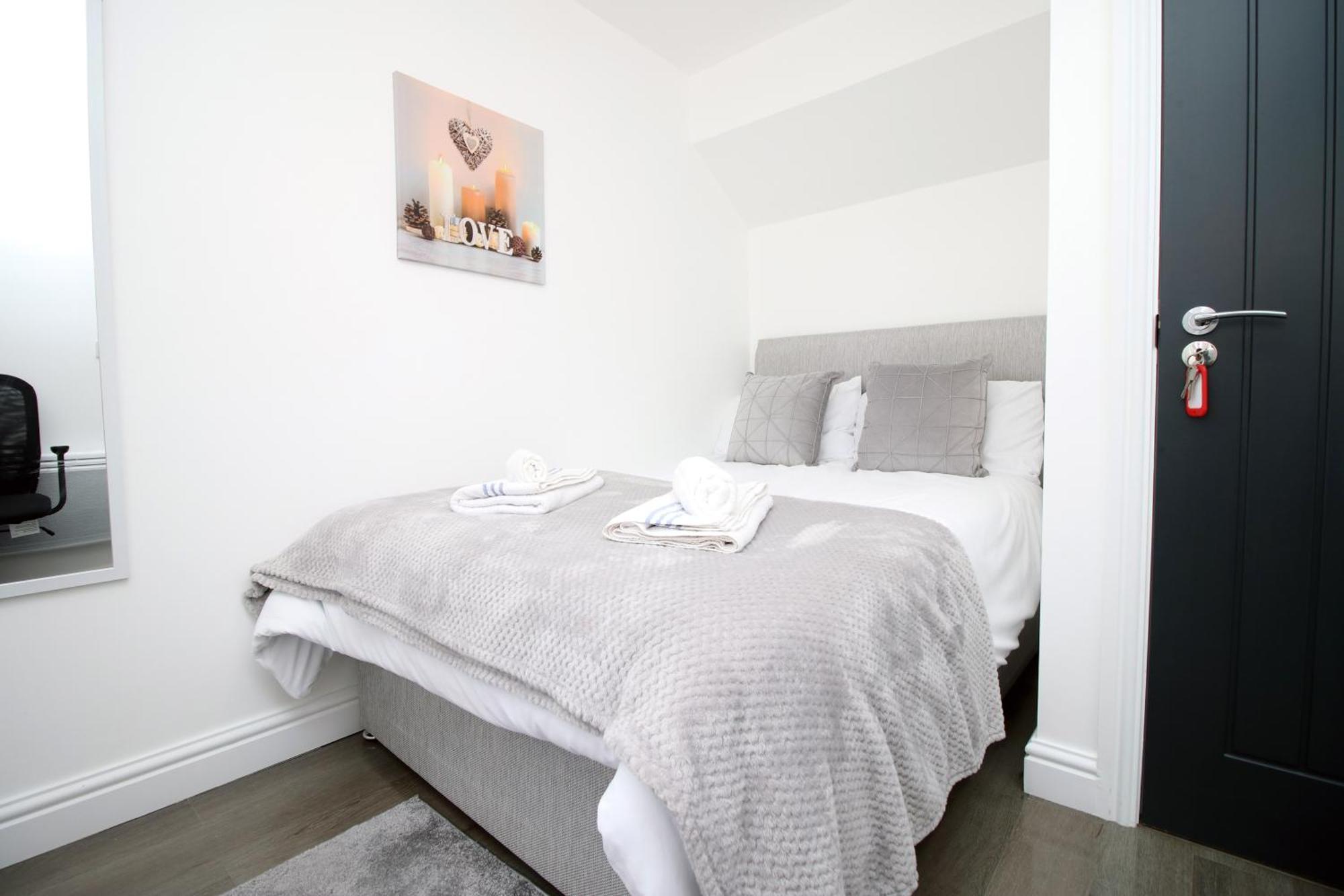 Modern Guesthouse, Fast Wi-Fi, Street Free Parking, Central, Fully Equipped Cardiff Exteriör bild